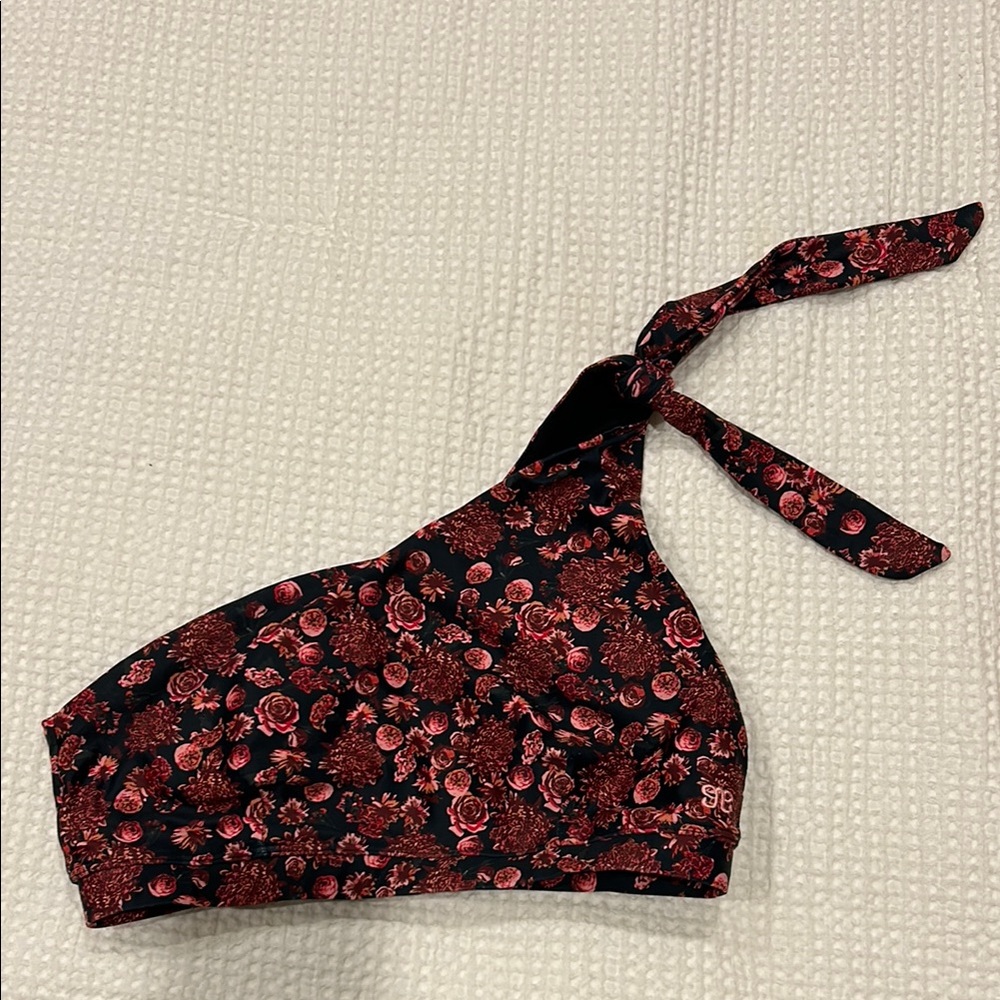 Albion One-Shoulder Top